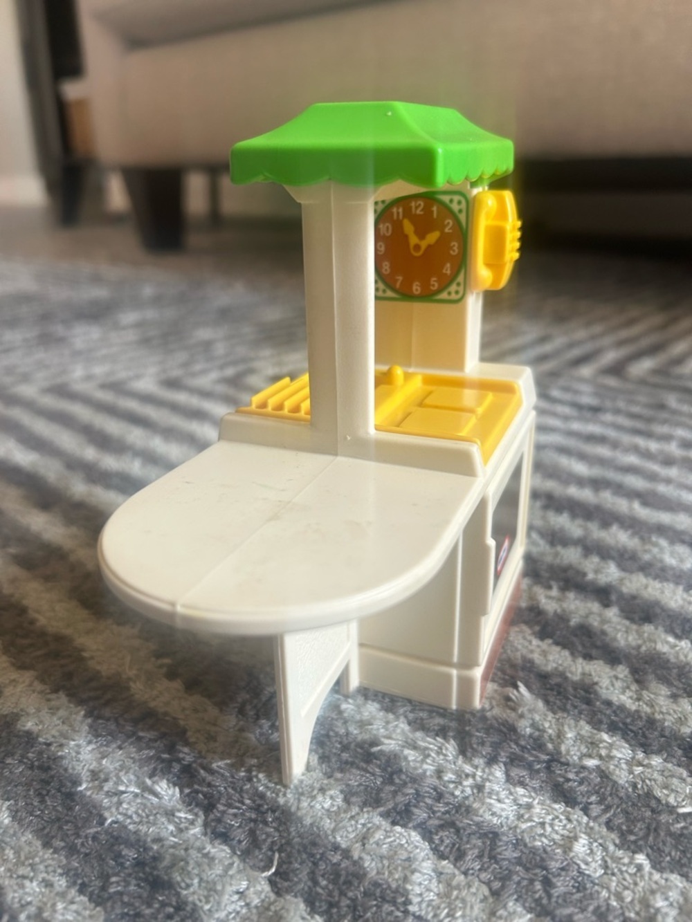 Vintage Little Tikes Dollhouse Furniture Kitchen Island Stove Sink Phone Toy - Picture 2 of 4